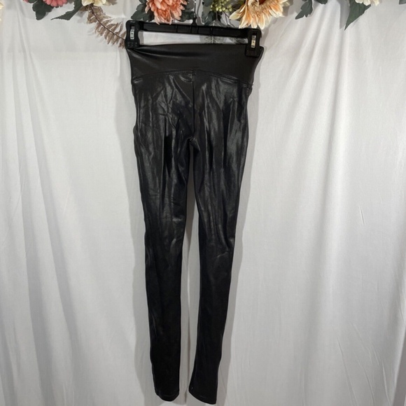 NEW SPANX [ XS ] Faux‎ Leather Leggings in Black - Picture 9 of 12